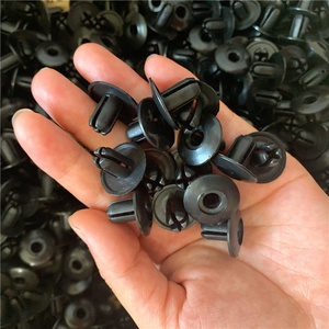Rivets à pression de fixation d'entraînement en <span class=keywords><strong>plastique</strong></span> de voiture de <span class=keywords><strong>6mm</strong></span> 8mm - Product Image 2