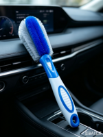 Brosse de nettoyage de voiture à poils doux pour un nettoyage en profondeur sûr et efficace des moteurs, des roues et des détails automobiles