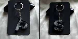 Porte-clés en résine inspiré de la nature avec un design poli transparent, éléments artistiques intégrés, accessoire léger pour tous les jours - Product Image 5