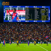 Layar LED Luar Ruangan P2.5 Siaran Langsung UHD Tahan Air Bebas Moire Dinding Video LED Sorotan untuk Pertandingan Sepak Bola