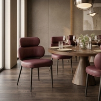Chaise de salle à manger moderne à dossier à niveaux, revêtement en cuir Pebble, dimensions personnalisées, pieds métalliques foncés coniques, pour la salle à manger à domicile