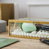 Boîte à bijoux en verre avec couvercle à charnière pour femmes et filles adaptée au stockage de bijoux, bibelots fleurs cadre en laiton vintage