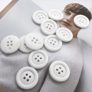 Giao Hàng Nhanh 20Mm Vòng Cao Su 4-Lỗ Nút Màu Trắng Và Màu Đen Cho Quần Áo Trong Kho - Product Image 3