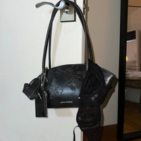 Sac à main pour femme en cuir véritable noir de luxe sur mesure haut de gamme avec plusieurs poches et fermeture éclair métallique, sac à bandoulière tendance pour femme d'affaires