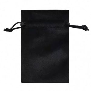 Pochette de rangement en velours noir de luxe recyclable avec cordon de serrage, emballage cadeau pour bijoux avec logo doré personnalisé, réutilisable, en flanelle douce - Product Image 6