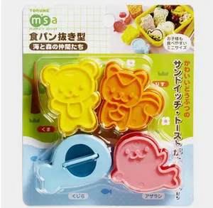 C800 Factory Direct Selling Cartoon Rabbit Bear Flower Sandwich Mold Bread Cookie Shape Embosser Home Cookie Baking Tools