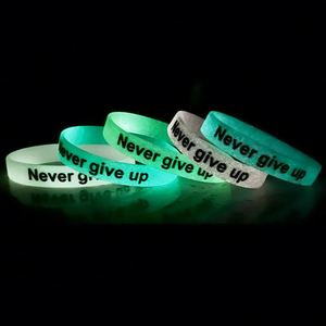 สายรัดข้อมือซิลิโคนคุณภาพสูงแบบกำหนดเอง สายรัดข้อมือยางพร้อมข้อความหรือโลโก้ สายรัดข้อมือซิลิโคนสั่งทำพิเศษ สายรัดข้อมือสำหรับโปรโมชั่น - Product Image 5