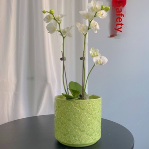 Pot de fleurs en céramique de style nordique, fait main et unique, avec glaçure simple en relief et design de pot à orchidées, pour utilisation au sol - Product Image 3