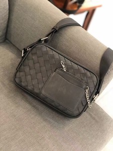 Bolsos cruzados tejidos para hombre al por mayor, bandoleras de cuero genuino, bolsos de cámara de piel de becerro tejidos a mano, bajo MOQ, suministro para boutiques - Product Image 4