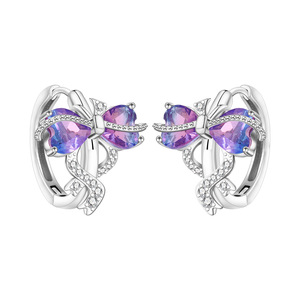 Los pendientes con forma de corazón son el regalo perfecto para una niña, y también son una opción ideal para un regalo de aniversario o cumpleaños. - Product Image 1