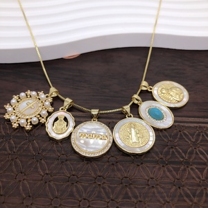 Collier pendentif rond plat en cuivre avec figurine religieuse en coquillage australien en or 18 carats, bijoux en coquillage naturel mélangés - Product Image 4