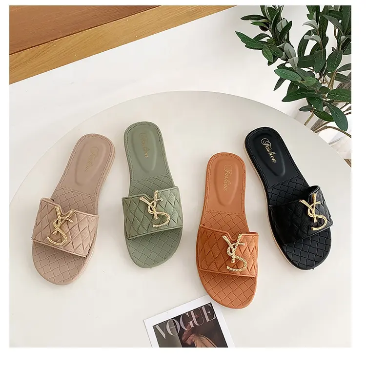 Slippers Women Wear Flat-bottomed Fashion Sandals And Slippers Out in Summer Beach Shoes Seaside Flip-flops