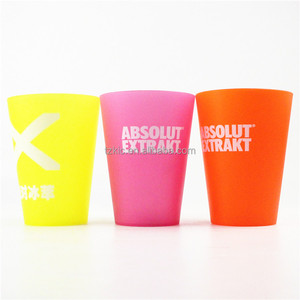 Gobelets en plastique dur transparent givré Party Essentials - Product Image 6