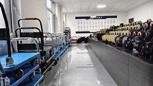 6 इंच बैंगनी विशाल पहियों के साथ ग्रे नायलॉन प्लेटफॉर्म कार्ट, भारी शुल्क वाला पांच पहिया फोल्डिंग ट्रॉली 550 किलोग्राम भार - Product Image 3