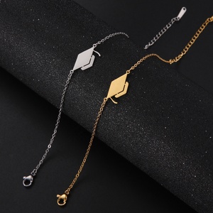 Pulsera de Acero Inoxidable con Dije de Birrete de Licenciado para Mujeres, Hombres, Estudiantes, Regalos de Graduación Universitaria, Venta al por Mayor - Product Image 4