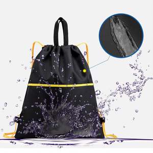 Sac à dos unisexe personnalisé à faible MOQ avec logo, étanche, à cordon de serrage, en polyester, pour le sport, le rangement, capacité 20-38L, plage et extérieur - Product Image 3