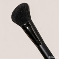 Kuas Blush Angular Gagang Plastik Bulu Sintetis Vegan Bebas Kekejaman Hewan Tampilan Rias Wajah Terpadu untuk Krim, Cair, Bedak, dan Bronzer