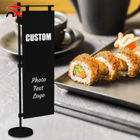 Drapeau de table miniature en gros, bannière de bureau avec base en plastique, bannière publicitaire pour restaurant, bar, magasin avec impression de logo