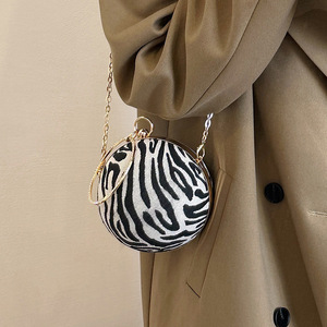 2023 Tendência Moda animal print senhoras bolsa bolsas leopardo e zebra padrão redondo coração forma embreagem mão sacos para as mulheres - Product Image 6