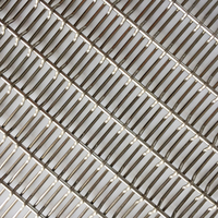 Panneaux d'ascenseur et revêtement mural intérieur en maille architecturale rigide en acier inoxydable sur mesure, 58 % d'ouverture, couleur personnalisée, pour hall d'entrée