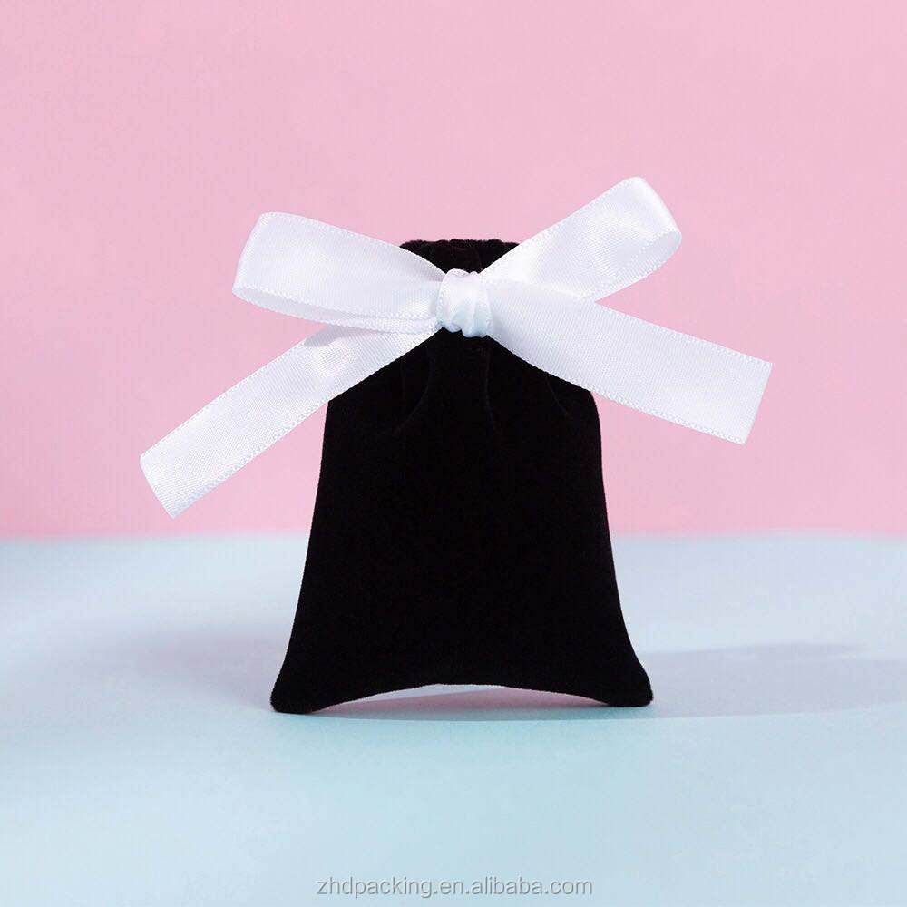 Noir avec ruban blanc