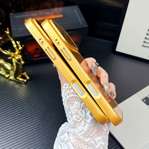 Étui de téléphone magnétique en verre au design doré de luxe pour <span class=keywords><strong>iPhone</strong></span> 17 16 15 14 13 12 Pro/Pro Max – Vente en gros d'étuis de téléphone portable en usine - Product Image 3