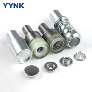 Fabricant ouvrier professionnel faire taille personnalisée bouton poinçon fer 4 pièces dans un ensemble bouton pression jeu de matrices pour installation de vêtement - Product Image 1