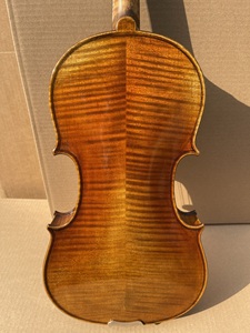 Precio al por mayor violín hecho a mano 4/4 abeto sólido Arce flameado dulce sonido cuerdas de nailon instrumento aceptar OEM - Product Image 3
