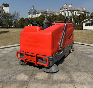 Machine de nettoyage de sols industriels, véhicule de voirie avec large bande de nettoyage pour routes publiques et aires de stationnement - Product Image 1