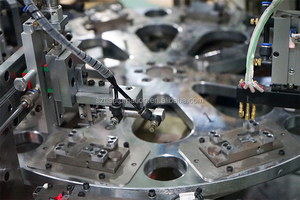 Máquina remachadora completamente automática/Máquina remachadora de biela y carcasa - Product Image 3