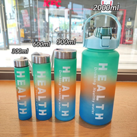 Bouteille de sport grande capacité 2000 ml à dégradé de couleurs, avec couvercle à clapet, paille et sangle de transport, idéale pour le camping, sac OPP à changement de couleur