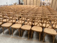 Chaise de ferme empilable pour l'extérieur Chaise de X à dos croisé en plastique et résine de châtaignier
