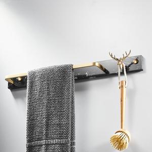 Toallero de barra estándar negro con efecto mármol dorado, de barra única, montado en la pared, para baño, con gancho con diseño de animal - Product Image 3
