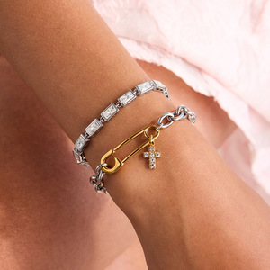 Pulsera de Acero Inoxidable con Bloques de Color, Pin de Seguridad Dorado y Dije de Cruz para Mujer, Joyería de Moda, Regalo - Product Image 4