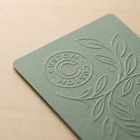 Jeu de cartes personnalisé minimaliste nordique vert sauge mat gaufré pour cadeaux promotionnels