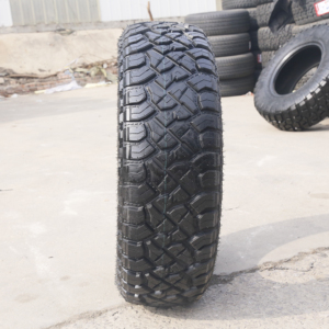 Pneu radial LCH T-REX 265/70R17 115S LT - Tout-terrain 4X4 pour terrain accidenté, pneu de remplacement pour SUV - Product Image 1