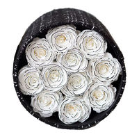Vente en gros de roses blanches et noires préservées, faites à la main, de luxe, pour la Saint-Valentin, la remise des diplômes, en boîte, couleur durable, emballées dans une boîte