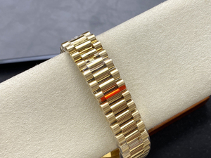 El Reloj de Pulsera con Diamantes de la Más Alta Calidad y el Estilo Más Clásico, con una Luminosidad Nocturna Excepcional. Reloj Mecánico para Hombre - Product Image 5