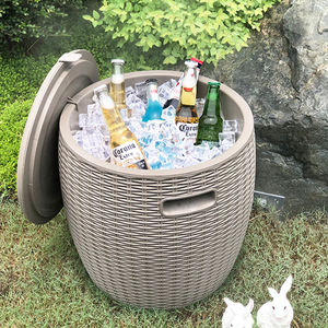 كرسي حديقة من الروطان مع طاولة على شكل برميل نبيذ ومبرد للمشروبات - Product Image 5