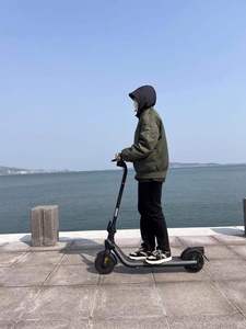 Nuevo Scooter Eléctrico NINEBOT E2 Plus, Patinete Eléctrico de 25 km/h con APP para Adultos, Adolescentes y Jóvenes - Product Image 5