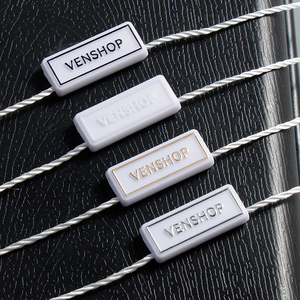 공급 업체는 자신의 브랜드 로고 양각 패션 럭셔리 태그 로프 플라스틱 행 태그 문자열 잠금 의류 씰 태그를 사용자 정의 - Product Image 5