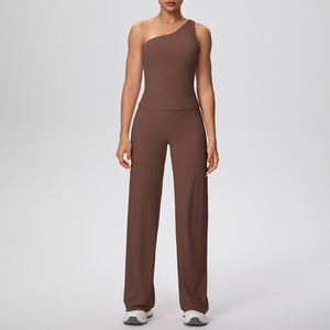 Ensemble 2 pièces de yoga uni pour femme : débardeur asymétrique et leggings taille haute élastiques à jambe droite, respirants - Product Image 1
