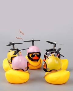 Juguete de Baño de Goma, Pato Amarillo con Casco Creativo para Decoración de Automóviles - Product Image 5