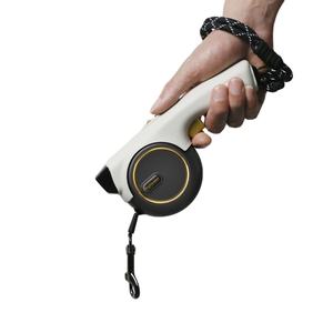 2025 LED correas para mascotas cuerda para caminar correa retráctil automática para perros con luz LED perspectiva única - Product Image 1