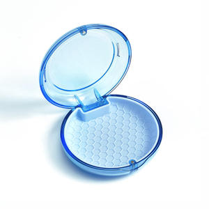 Trong suốt thoáng khí xách tay niềng răng Hộp nhựa lưu trữ trường hợp dây buộc in logo vô hình chỉnh nha người lưu giữ - Product Image 4