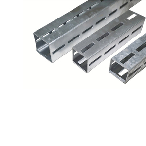 Poteaux profilés carrés à fentes pour charges lourdes, personnalisables - Product Image 2