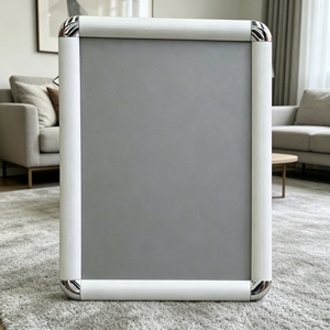 Cadre en aluminium de haute qualité de 25 mm avec coins arrondis de sécurité et support en PE pour la gestion professionnelle des affiches d'événements - Product Image 1