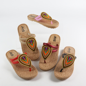 Sandales plates d'été pour femmes, style bohème d'Asie du Sud-Est, respirantes, antidérapantes et douces - Product Image 1