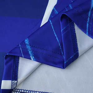 <span class=keywords><strong>Maillot</strong></span> de football court sportif 100 % polyester à imprimé <span class=keywords><strong>intégral</strong></span>, motif géométrique rétro bleu et blanc, respirant et à séchage rapide - Product Image 2