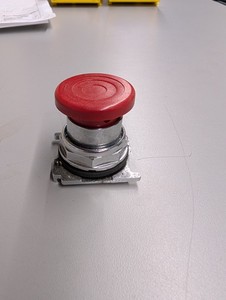 Bouton-poussoir momentané Cutler Hammer Nib 10250t122 Rouge Champignon 30mm 1 N/C, Neuf, Original, pour Automatisation Industrielle Programmable - Product Image 1